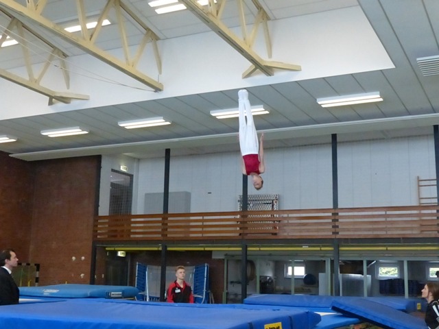 Eduard im Salto a (gestreckt).JPG